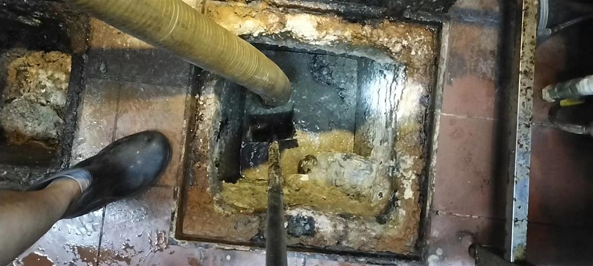 融水污水池清理一般都有毒气，怎么预防中毒呢？