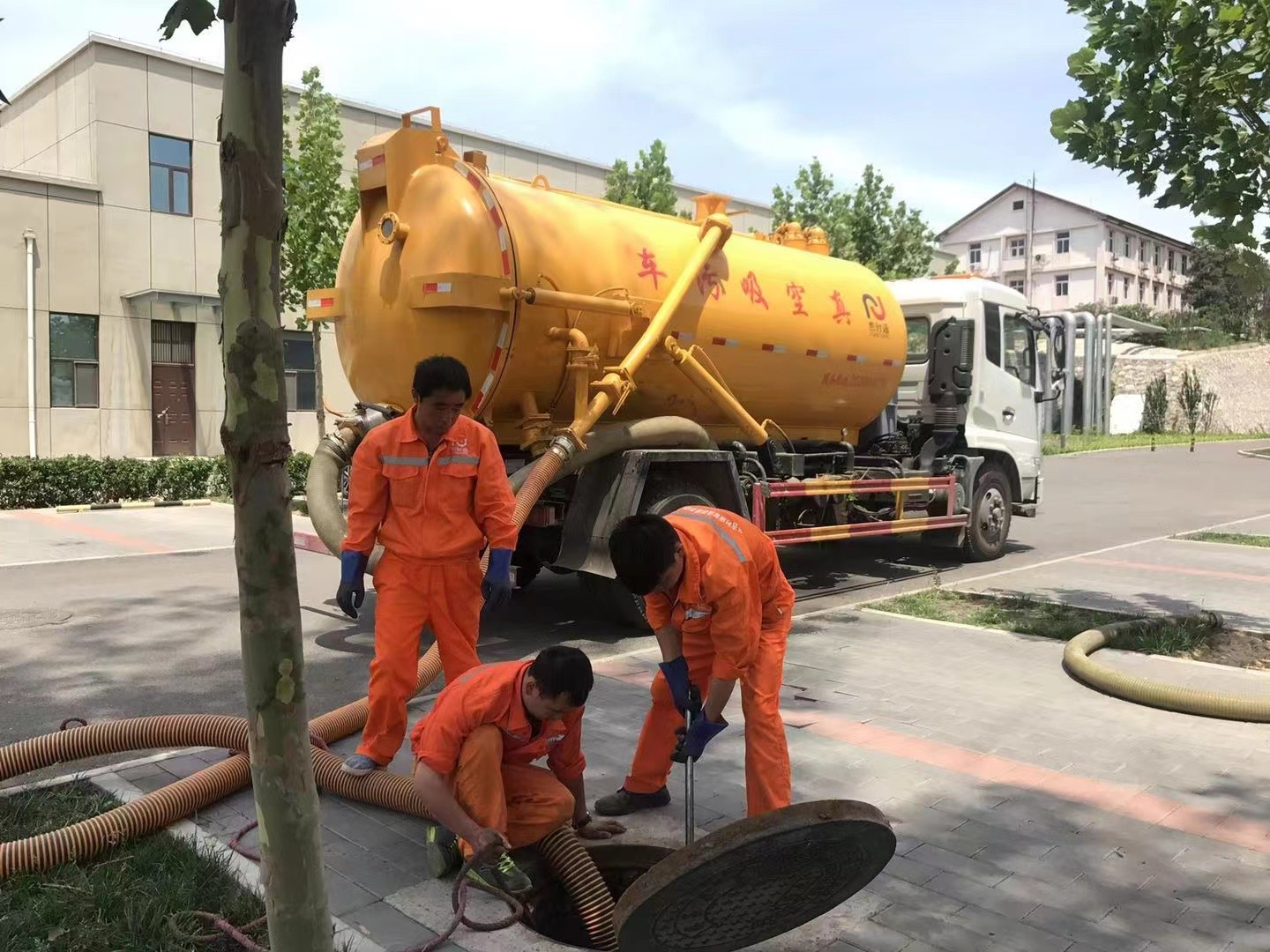 融水化粪池清理与5-8吨吸粪车施工效率分析